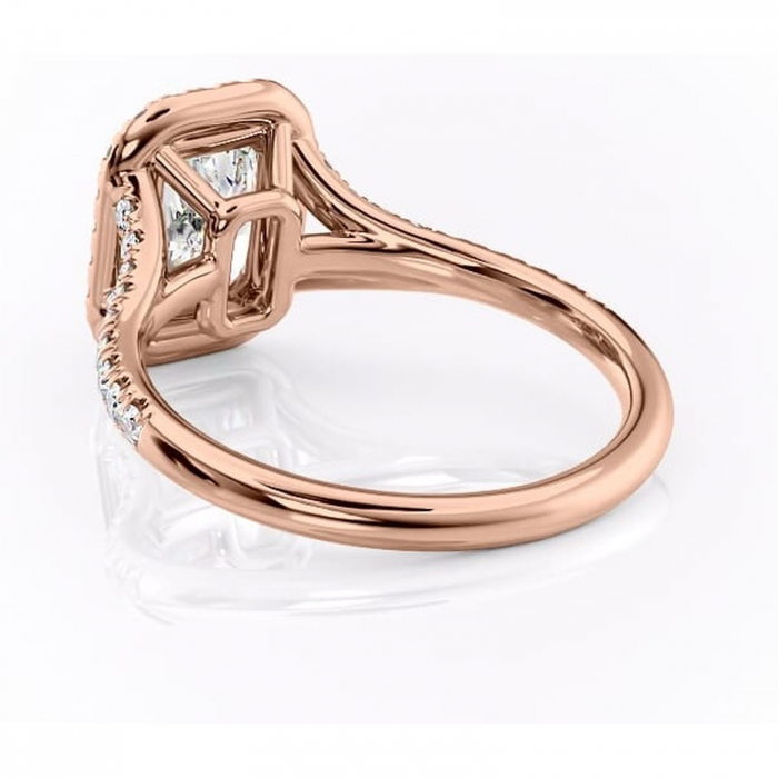 Inel de logodnă Henrietta din aur Rose 14kt cu moissanite tăietură radiantă – Halo rafinată pentru profil mediu | Personalizează și configurează gratuit online [4]