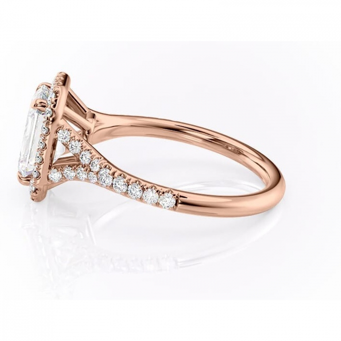Inel de logodnă Henrietta din aur Rose 14kt cu moissanite tăietură smarald – Halo rafinată pentru profil mediu | Personalizează și configurează gratuit online [6]