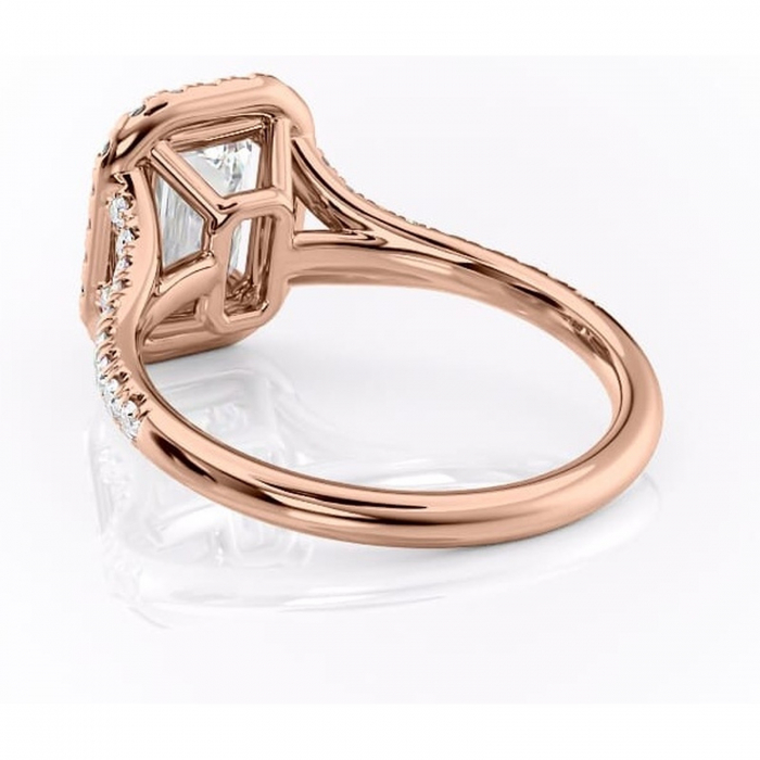 Inel de logodnă Henrietta din aur Rose 14kt cu moissanite tăietură smarald – Halo rafinată pentru profil mediu | Personalizează și configurează gratuit online [4]