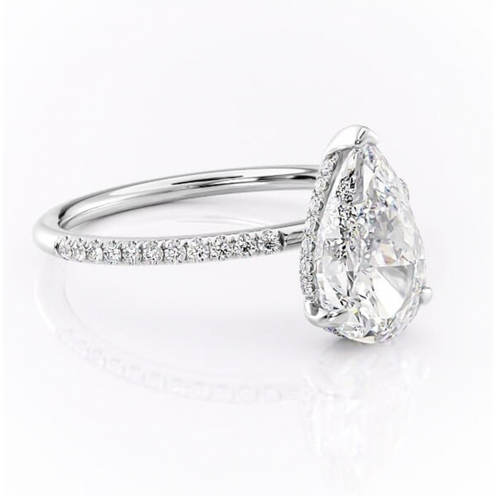 Inel de logodnă Isadora din aur Alb 14kt cu moissanite tăietură pară – Montură pavé rafinată pentru profil înalt | Personalizează și configurează gratuit online [1]