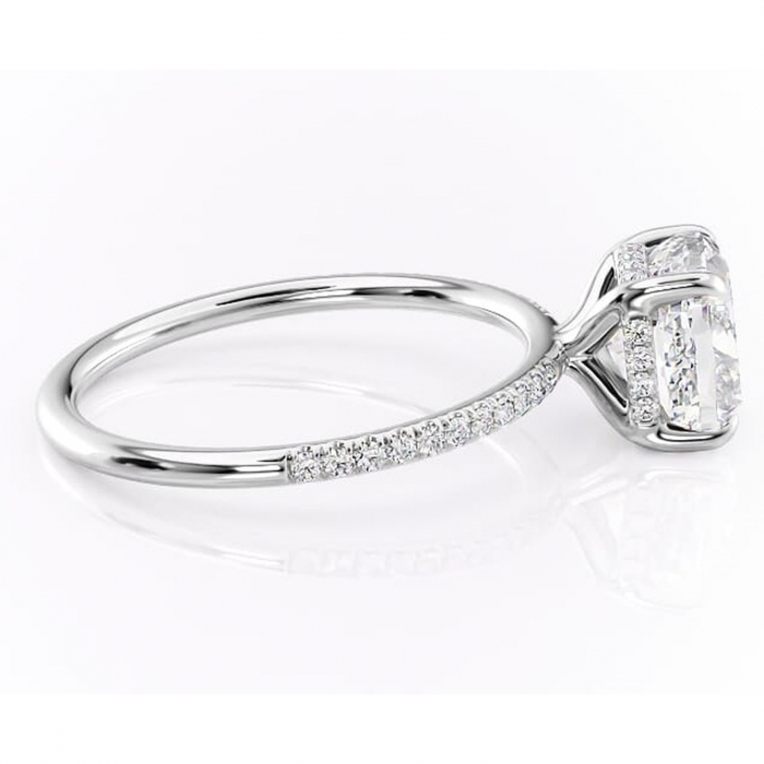Inel de logodnă Isadora din aur Alb 14kt cu moissanite tăietură pernă – Montură pavé rafinată pentru profil înalt | Personalizează și configurează gratuit online [2]