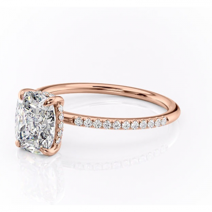 Inel de logodnă Isadora din aur Rose 14kt cu moissanite tăietură pernă – Montură pavé rafinată pentru profil înalt | Personalizează și configurează gratuit online [7]