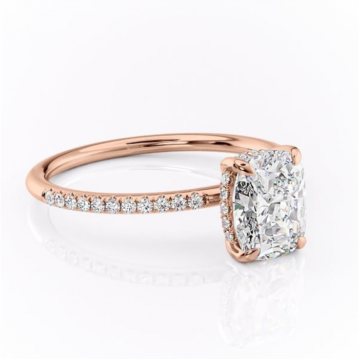 Inel de logodnă Isadora din aur Rose 14kt cu moissanite tăietură pernă – Montură pavé rafinată pentru profil înalt | Personalizează și configurează gratuit online [1]