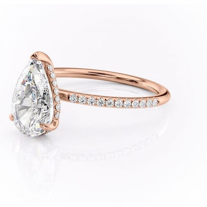 Inel de logodnă Isadora din aur Rose 18kt cu moissanite tăietură pară – Montură pavé rafinată pentru profil înalt | Personalizează și configurează gratuit online [7]