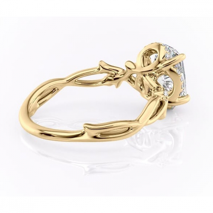 Inel de logodnă Isolde din aur Galben 14kt cu moissanite tăietură pernă – Halo rafinată pentru profil mediu | Personalizează și configurează gratuit online [3]