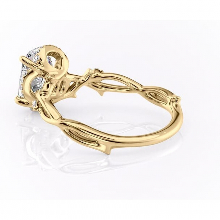 Inel de logodnă Isolde din aur Galben 14kt cu moissanite tăietură pernă – Halo rafinată pentru profil mediu | Personalizează și configurează gratuit online [5]