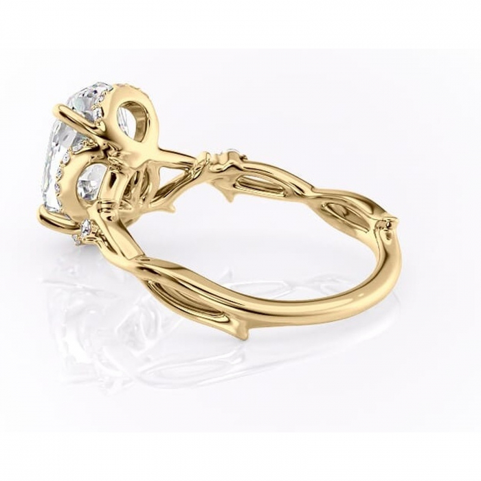 Inel de logodnă Isolde din aur Galben 14kt cu moissanite tăietură ovală – Halo rafinată pentru profil mediu | Personalizează și configurează gratuit online [5]