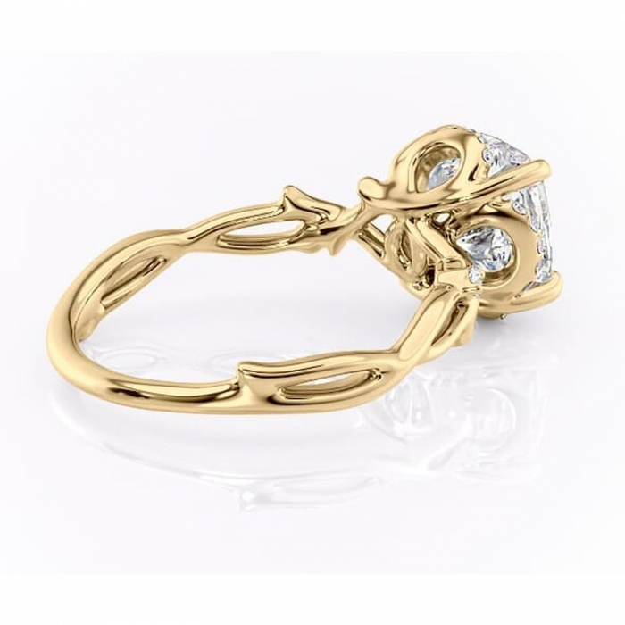 Inel de logodnă Isolde din aur Galben 14kt cu moissanite tăietură pernă – Halo rafinată pentru profil mediu | Personalizează și configurează gratuit online [3]