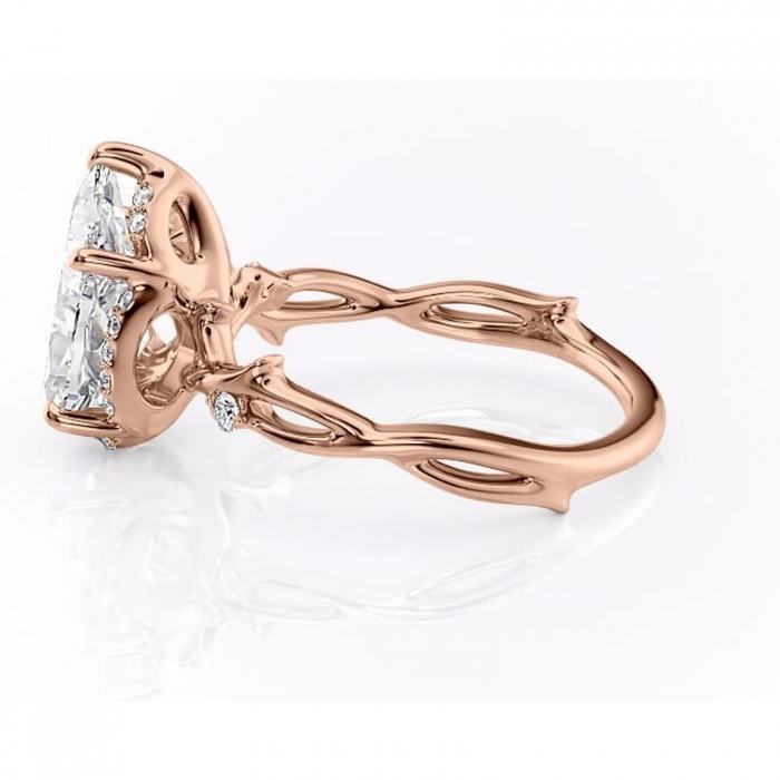 Inel de logodnă Isolde din aur Rose 14kt cu moissanite tăietură pară – Halo rafinată pentru profil mediu | Personalizează și configurează gratuit online [6]
