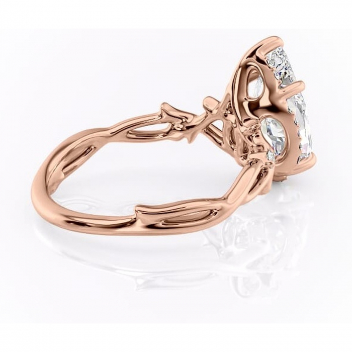 Inel de logodnă Isolde din aur Rose 14kt cu moissanite tăietură pară – Halo rafinată pentru profil mediu | Personalizează și configurează gratuit online [3]