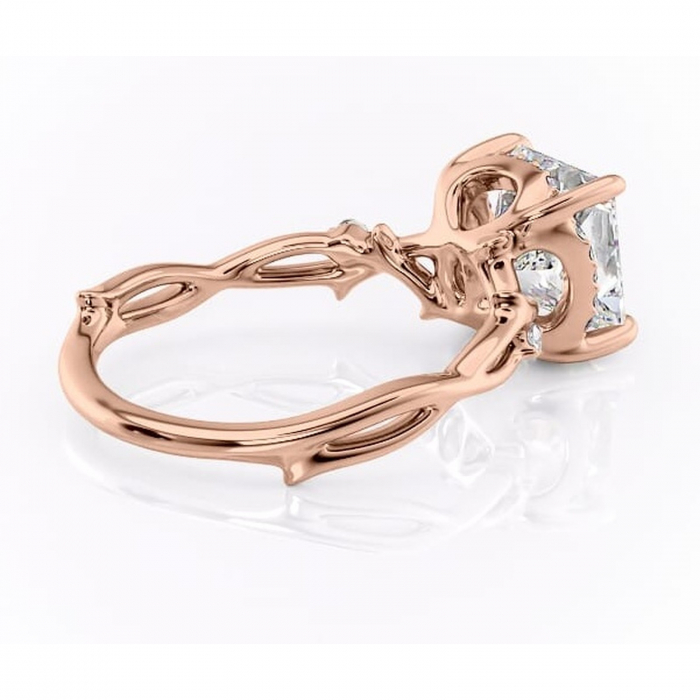 Inel de logodnă Isolde din aur Rose 18kt cu moissanite tăietură princess – Halo rafinată pentru profil mediu | Personalizează și configurează gratuit online [3]