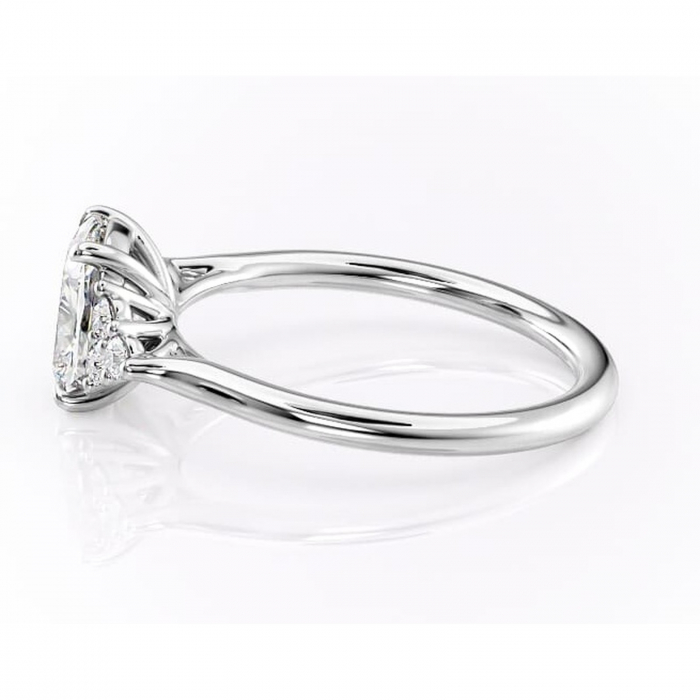 Inel de logodnă Ivylyn din aur Alb 14kt cu moissanite tăietură pernă – Montură cu trei pietre rafinată pentru profil mediu | Personalizează și configurează gratuit online [6]