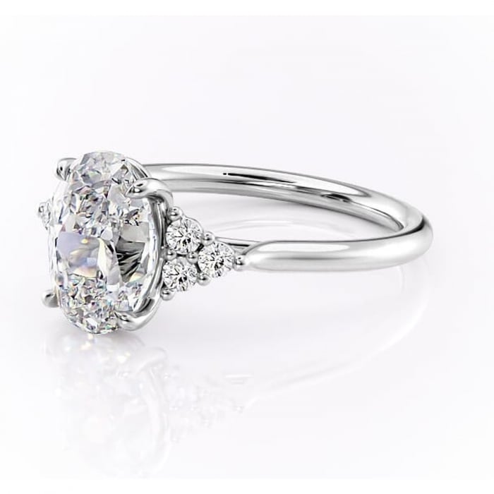 Inel de logodnă Ivylyn din aur Alb 14kt cu moissanite tăietură ovală – Montură cu trei pietre rafinată pentru profil mediu | Personalizează și configurează gratuit online [7]