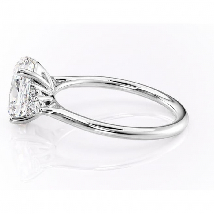 Inel de logodnă Ivylyn din aur Alb 14kt cu moissanite tăietură ovală – Montură cu trei pietre rafinată pentru profil mediu | Personalizează și configurează gratuit online [6]