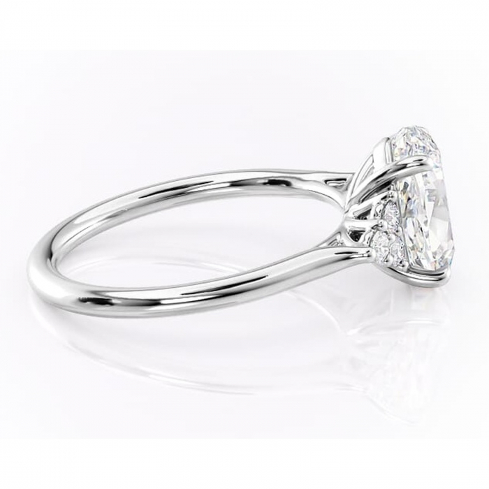 Inel de logodnă Ivylyn din aur Alb 14kt cu moissanite tăietură ovală – Montură cu trei pietre rafinată pentru profil mediu | Personalizează și configurează gratuit online [2]