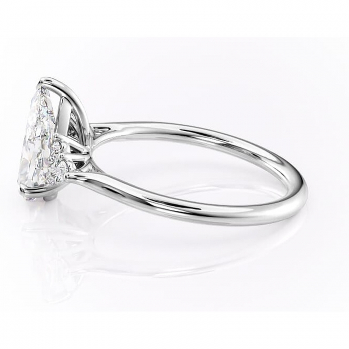 Inel de logodnă Ivylyn din aur Alb 14kt cu moissanite tăietură pară – Montură cu trei pietre rafinată pentru profil mediu | Personalizează și configurează gratuit online [6]