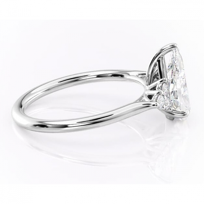 Inel de logodnă Ivylyn din aur Alb 14kt cu moissanite tăietură pară – Montură cu trei pietre rafinată pentru profil mediu | Personalizează și configurează gratuit online [2]