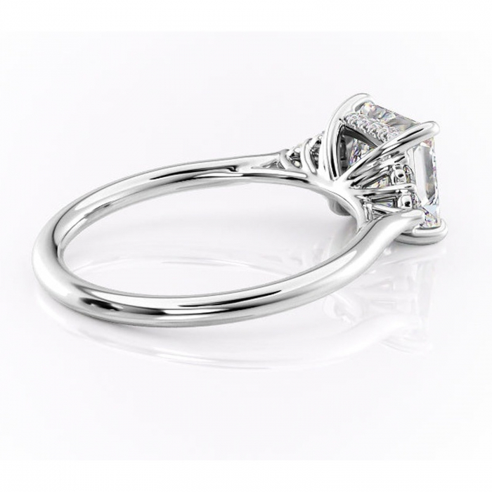 Inel de logodnă Ivylyn din aur Alb 14kt cu moissanite tăietură princess – Montură cu trei pietre rafinată pentru profil mediu | Personalizează și configurează gratuit online [3]