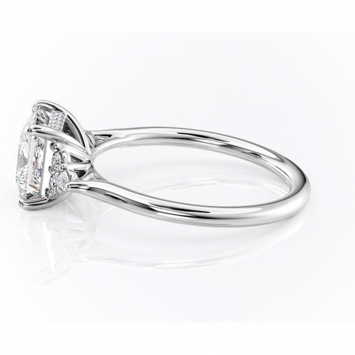 Inel de logodnă Ivylyn din aur Alb 14kt cu moissanite tăietură princess – Montură cu trei pietre rafinată pentru profil mediu | Personalizează și configurează gratuit online [6]