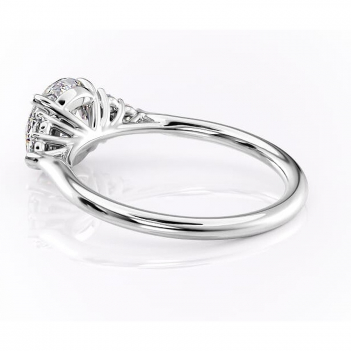 Inel de logodnă Ivylyn din aur Alb 14kt cu moissanite tăietură rotundă – Montură cu trei pietre rafinată pentru profil mediu | Personalizează și configurează gratuit online [5]