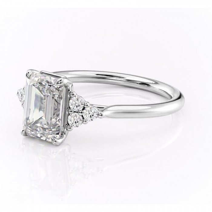 Inel de logodnă Ivylyn din aur Alb 14kt cu moissanite tăietură smarald – Montură cu trei pietre rafinată pentru profil mediu | Personalizează și configurează gratuit online [7]