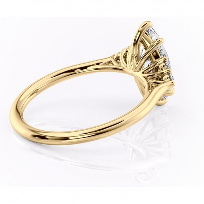 Inel de logodnă Ivylyn din aur Galben 14kt cu moissanite tăietură marquise – Montură cu trei pietre rafinată pentru profil mediu | Personalizează și configurează gratuit online [3]