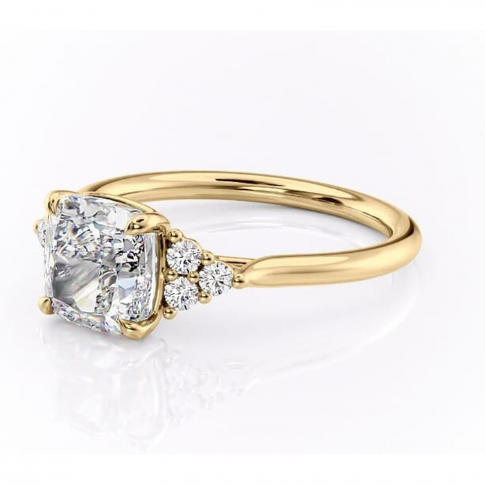 Inel de logodnă Ivylyn din aur Galben 14kt cu moissanite tăietură pernă – Montură cu trei pietre rafinată pentru profil mediu | Personalizează și configurează gratuit online [7]