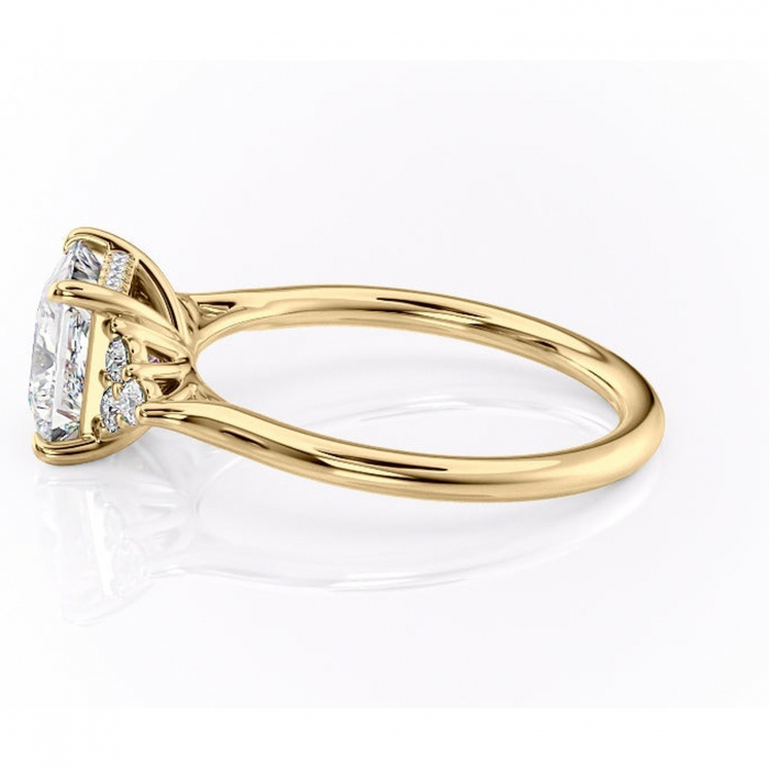 Inel de logodnă Ivylyn din aur Galben 14kt cu moissanite tăietură princess – Montură cu trei pietre rafinată pentru profil mediu | Personalizează și configurează gratuit online [6]