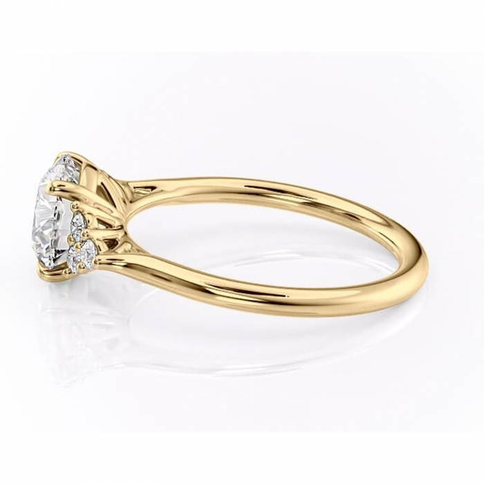 Inel de logodnă Ivylyn din aur Galben 14kt cu moissanite tăietură rotundă – Montură cu trei pietre rafinată pentru profil mediu | Personalizează și configurează gratuit online [6]