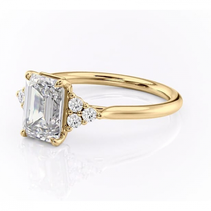 Inel de logodnă Ivylyn din aur Galben 14kt cu moissanite tăietură smarald – Montură cu trei pietre rafinată pentru profil mediu | Personalizează și configurează gratuit online [7]