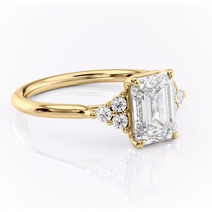 Inel de logodnă Ivylyn din aur Galben 14kt cu moissanite tăietură smarald – Montură cu trei pietre rafinată pentru profil mediu | Personalizează și configurează gratuit online [1]