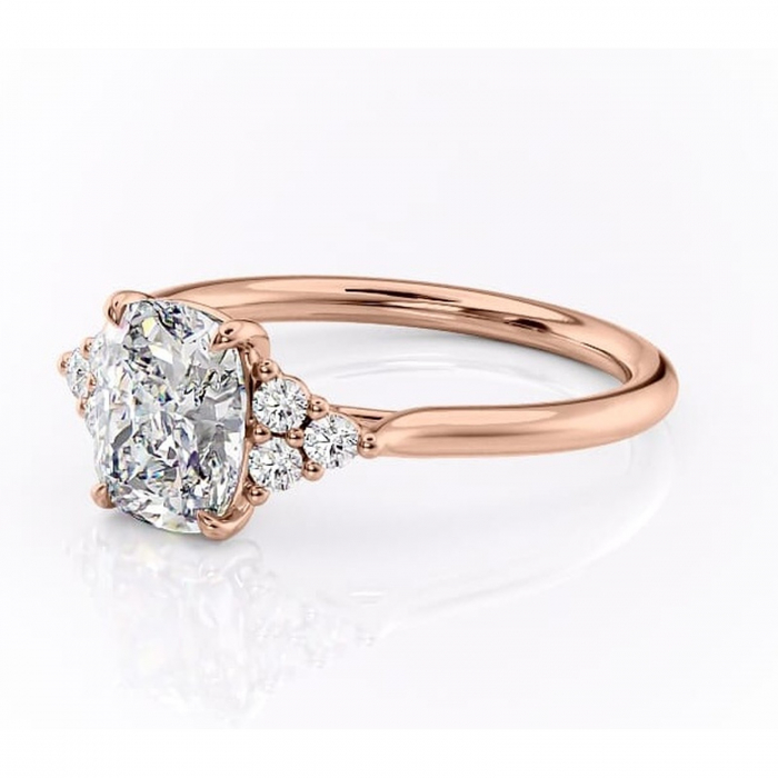 Inel de logodnă Ivylyn din aur Rose 14kt cu moissanite tăietură pernă – Montură cu trei pietre rafinată pentru profil mediu | Personalizează și configurează gratuit online [7]