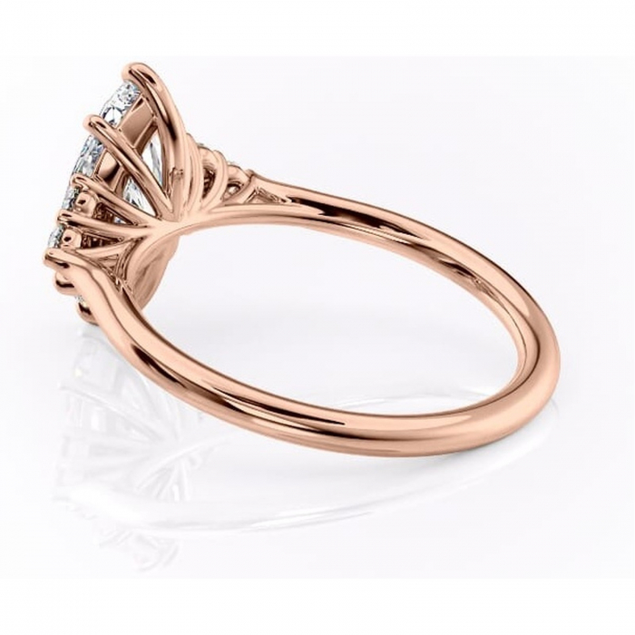 Inel de logodnă Ivylyn din aur Rose 14kt cu moissanite tăietură marquise – Montură cu trei pietre rafinată pentru profil mediu | Personalizează și configurează gratuit online [5]