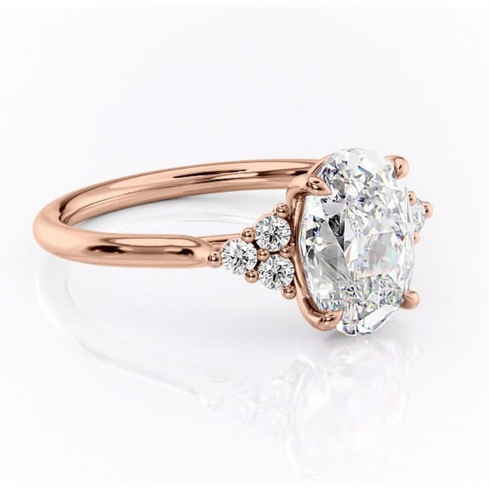 Inel de logodnă Ivylyn din aur Rose 18kt cu moissanite tăietură ovală – Montură cu trei pietre rafinată pentru profil mediu | Personalizează și configurează gratuit online [1]