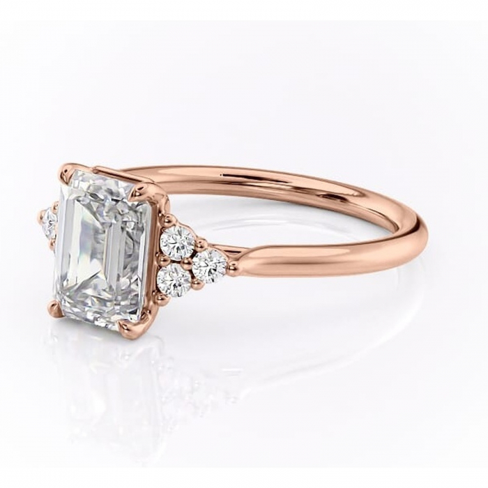 Inel de logodnă Ivylyn din aur Rose 14kt cu moissanite tăietură smarald – Montură cu trei pietre rafinată pentru profil mediu | Personalizează și configurează gratuit online [7]