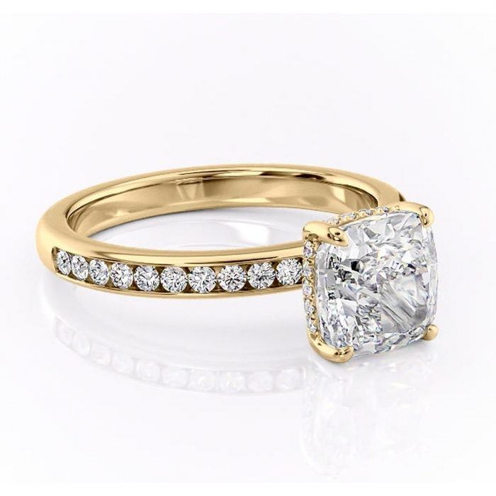 Inel de logodnă Jade din aur Galben 14kt cu moissanite tăietură pernă – Montură cu canal rafinată pentru profil înalt | Personalizează și configurează gratuit online [1]