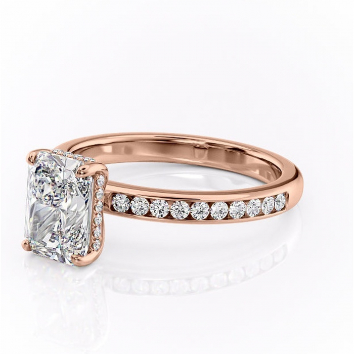 Inel de logodnă Jade din aur Rose 14kt cu moissanite tăietură radiantă – Montură cu canal rafinată pentru profil înalt | Personalizează și configurează gratuit online [7]