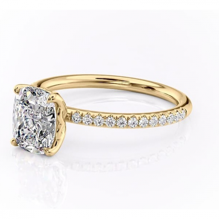 Inel de logodnă Jessamine din aur Galben 14kt cu moissanite tăietură pernă – Montură pavé rafinată pentru profil înalt | Personalizează și configurează gratuit online [7]