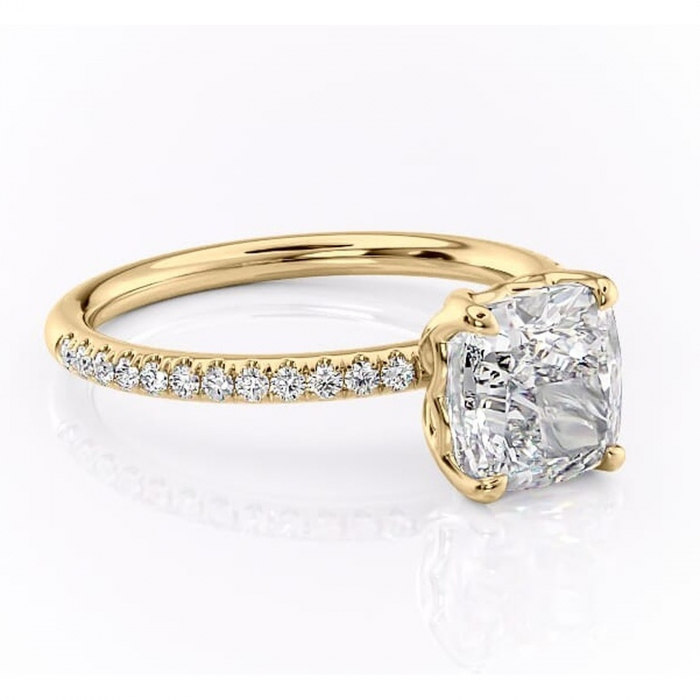Inel de logodnă Jessamine din aur Galben 18kt cu moissanite tăietură pernă – Montură pavé rafinată pentru profil înalt | Personalizează și configurează gratuit online [1]