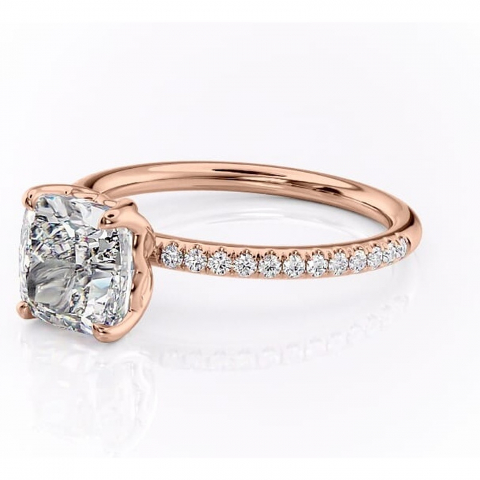 Inel de logodnă Jessamine din aur Rose 18kt cu moissanite tăietură pernă – Montură pavé rafinată pentru profil înalt | Personalizează și configurează gratuit online [7]