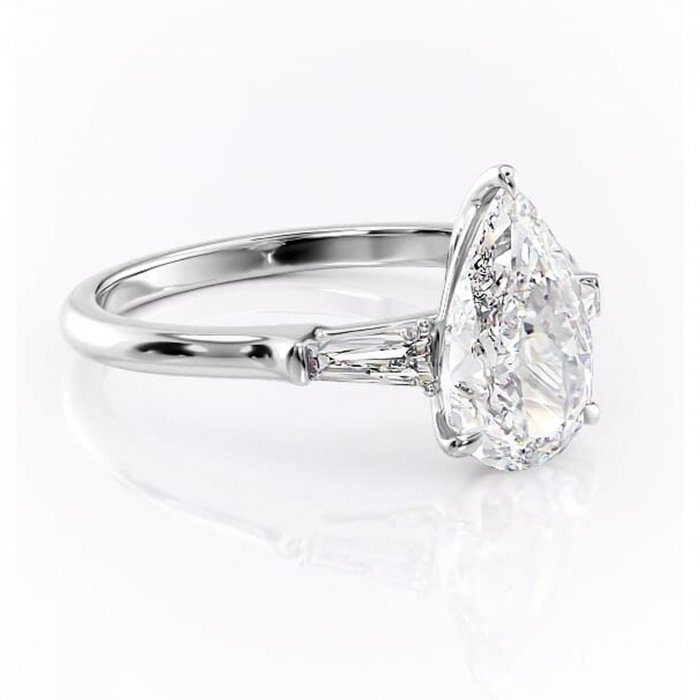 Inel de logodnă Juliette din aur Alb 14kt cu moissanite tăietură pară – Solitar rafinată pentru profil înalt | Personalizează și configurează gratuit online [1]