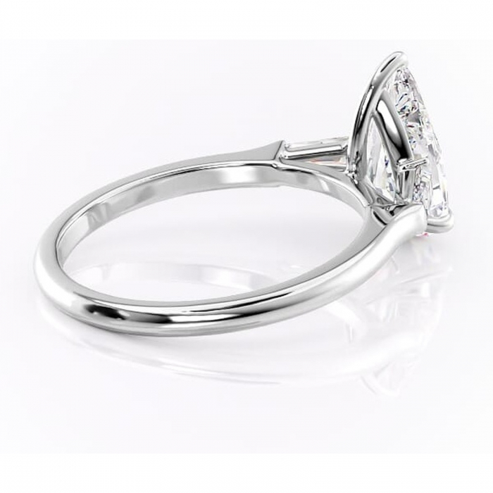 Inel de logodnă Juliette din aur Alb 14kt cu moissanite tăietură pară – Solitar rafinată pentru profil înalt | Personalizează și configurează gratuit online [3]