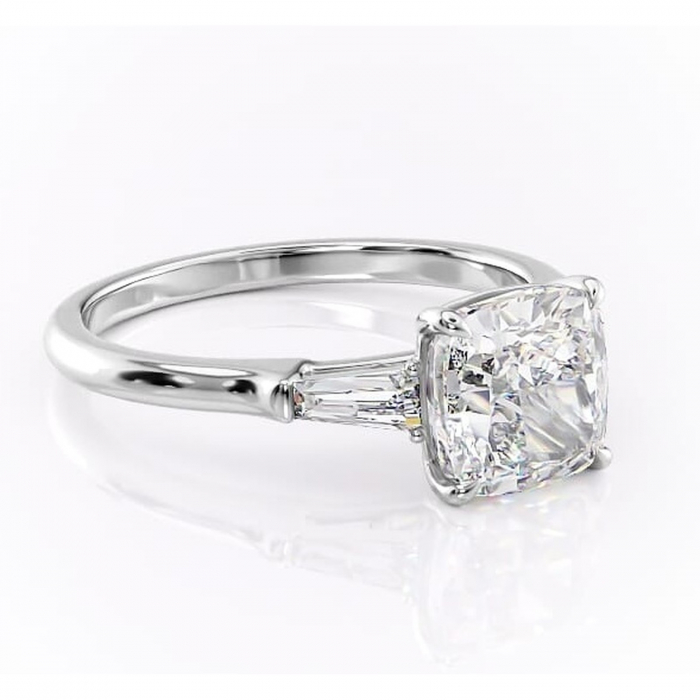 Inel de logodnă Juliette din aur Alb 14kt cu moissanite tăietură pernă – Solitar rafinată pentru profil înalt | Personalizează și configurează gratuit online [1]