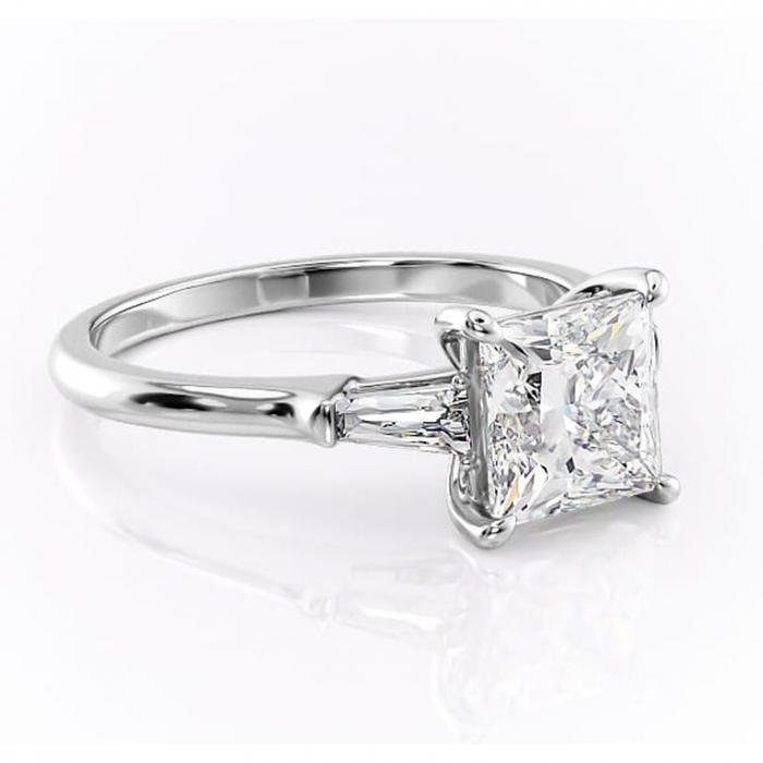 Inel de logodnă Juliette din aur Alb 18kt cu moissanite tăietură princess – Solitar rafinată pentru profil înalt | Personalizează și configurează gratuit online [1]