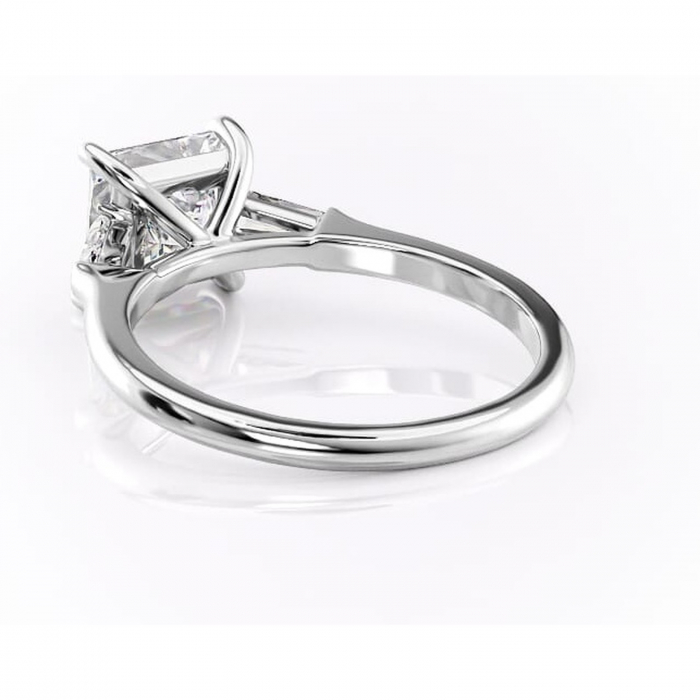 Inel de logodnă Juliette din aur Alb 18kt cu moissanite tăietură princess – Solitar rafinată pentru profil înalt | Personalizează și configurează gratuit online [4]