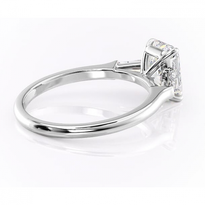 Inel de logodnă Juliette din aur Alb 14kt cu moissanite tăietură radiantă – Solitar rafinată pentru profil înalt | Personalizează și configurează gratuit online [3]