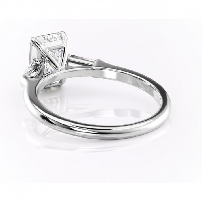 Inel de logodnă Juliette din aur Alb 14kt cu moissanite tăietură smarald – Solitar rafinată pentru profil înalt | Personalizează și configurează gratuit online [4]