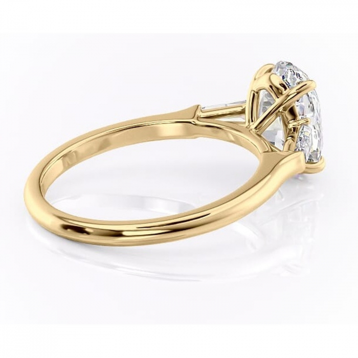 Inel de logodnă Juliette din aur Galben 18kt cu moissanite tăietură ovală – Solitar rafinată pentru profil înalt | Personalizează și configurează gratuit online [3]