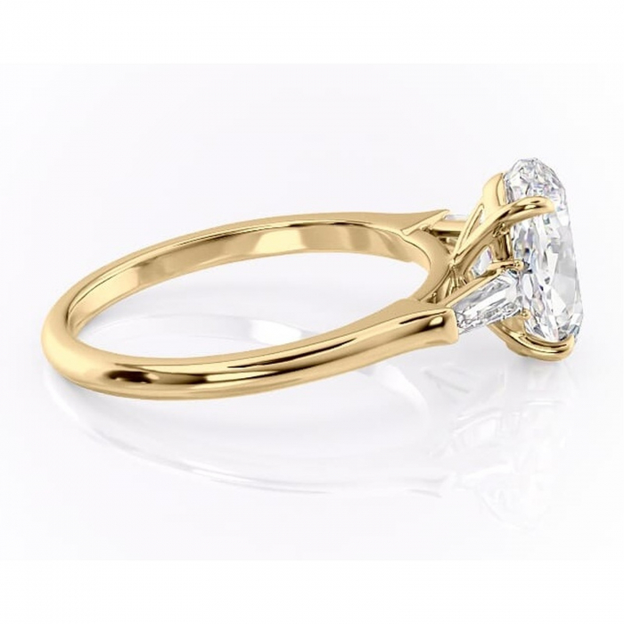 Inel de logodnă Juliette din aur Galben 18kt cu moissanite tăietură ovală – Solitar rafinată pentru profil înalt | Personalizează și configurează gratuit online [2]