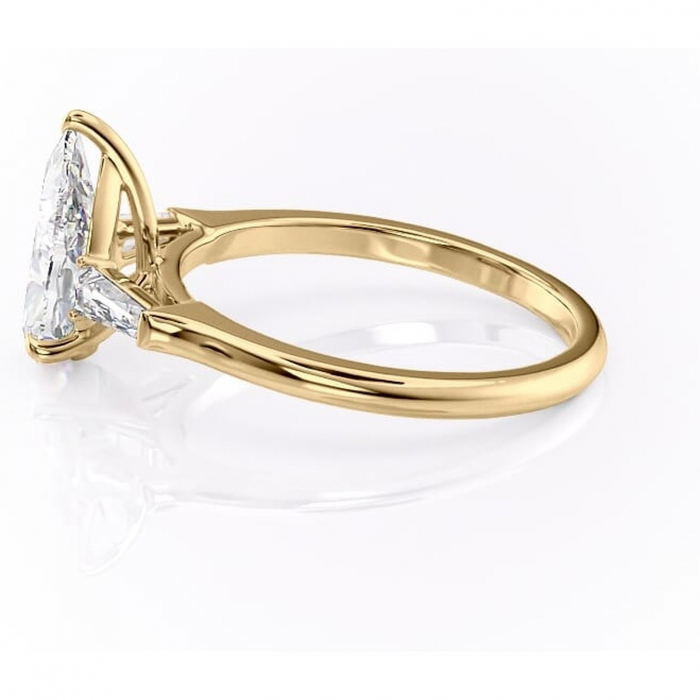 Inel de logodnă Juliette din aur Galben 18kt cu moissanite tăietură pară – Solitar rafinată pentru profil înalt | Personalizează și configurează gratuit online [6]